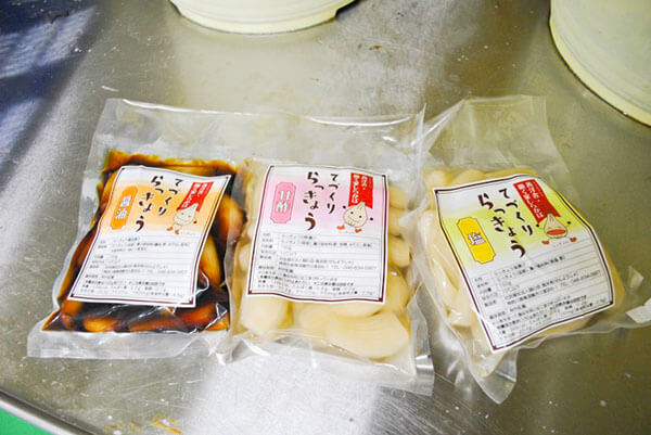 販売している「らっきょう漬け」（写真＝昨年漬けた商品）